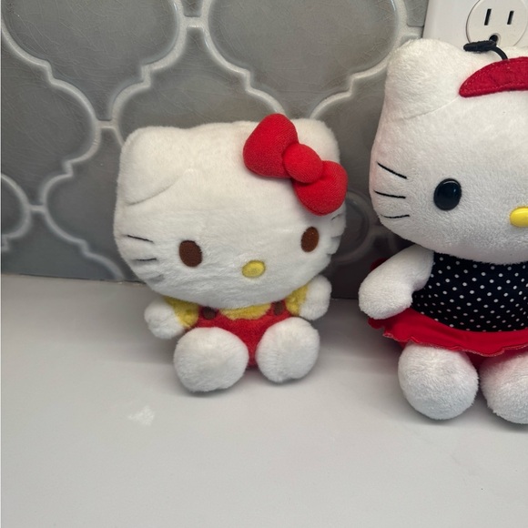 Hello Kitty Plush - Picture 3 of 8